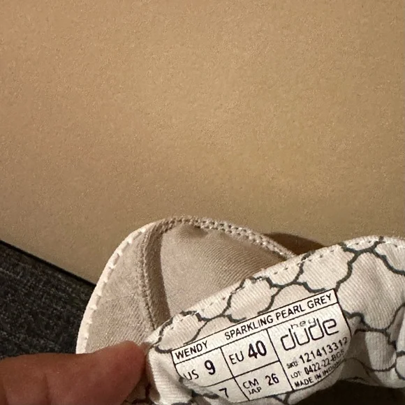 Hey dudes Wendy style - Picture 2 of 2